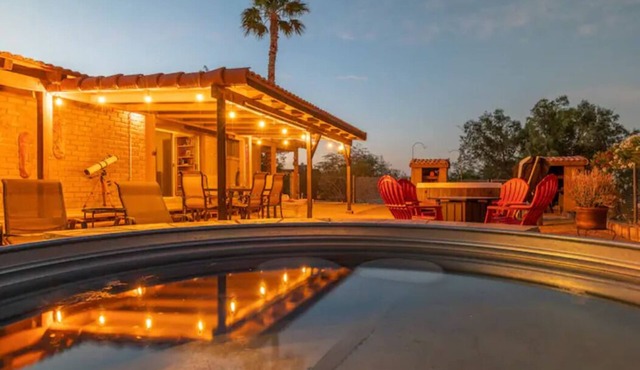 La Paz - Adobe desert home on 6 acres, hot tub, cowboy pool, hiking