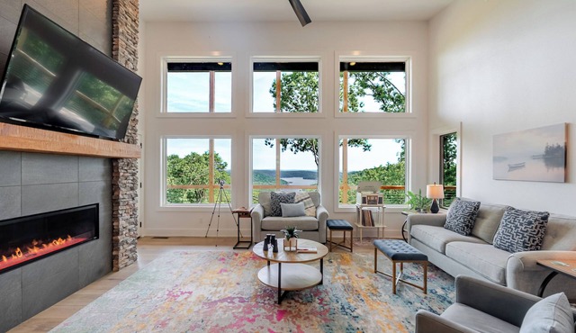 Lake Dreams Hideaway - 10 acres - Stunning views