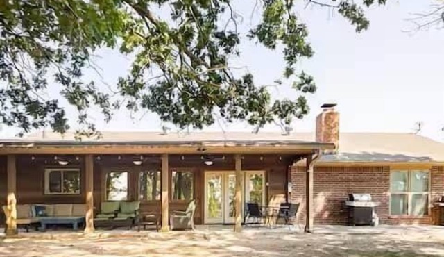Lake Eufaula Waterfront Retreat: Boat Slip & nearby Sandy Beaches!
