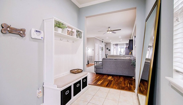 Lakefront 3 BR w/Office +Fenced Yard (6 mo minimum)