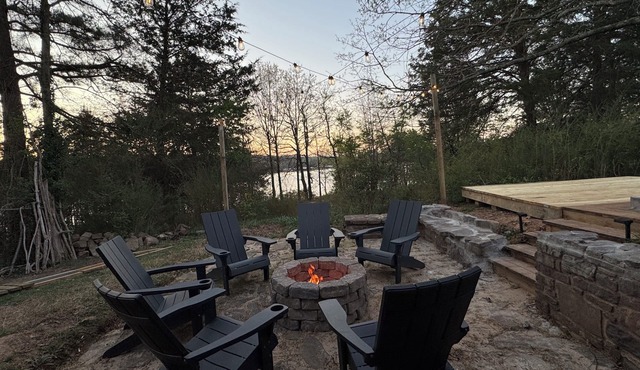 Lakefront Escape at Fords Rock Lookout - Fire Pits, Deck, Screened Porch