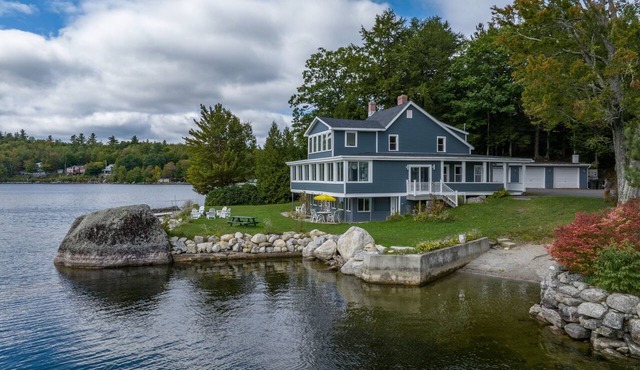 Lakefront for 15, private beach and dock