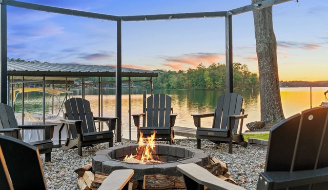 Lakefront ·Hot Tub ·Sauna · Private Dock ·Fire Pit