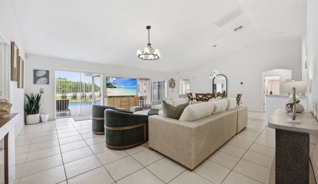 Lakefront Pool Home | Disney | 16+ Guests | Spa