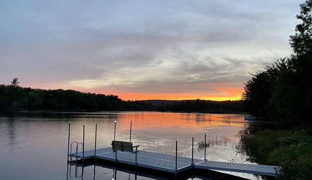 Lakeside and hot tub fun with unforgettable sunsets await all year round!