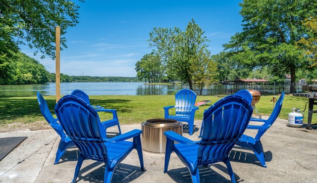 Lakeside Haven with Hot Tub