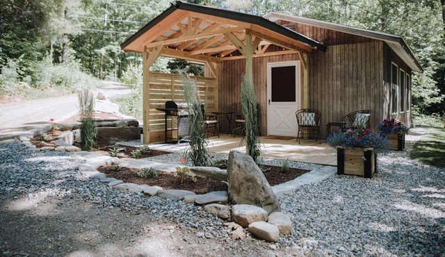 Lakeside Studio Cottage w/private bath, (Sleeps 2 Adults)