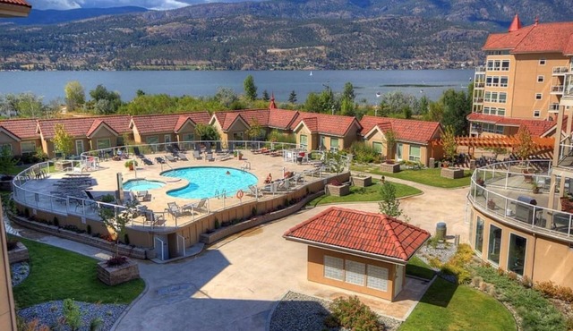 Lakeview loft-style condo at Discovery Bay Resort!