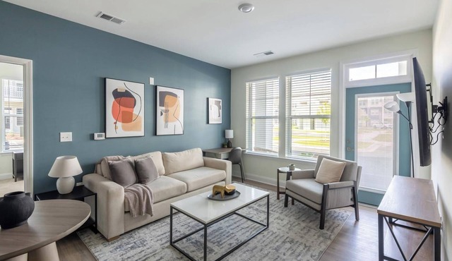 Landing | Beautiful 2BD, Gym, Pool