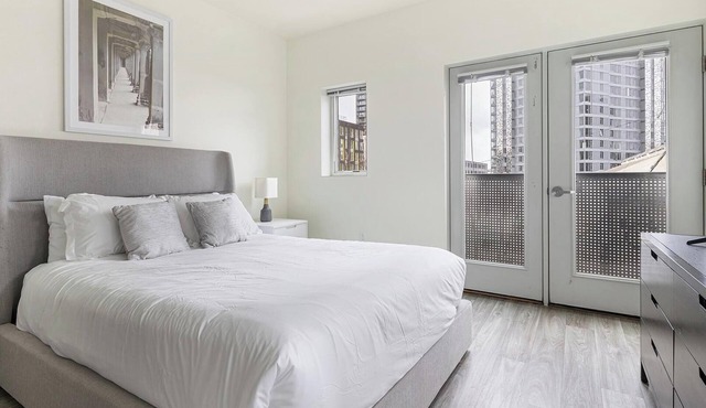 Landing | Chic Studio, Gym, Courtyard