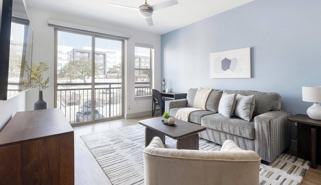 Landing | Stylish 1BD, Gym, Pool