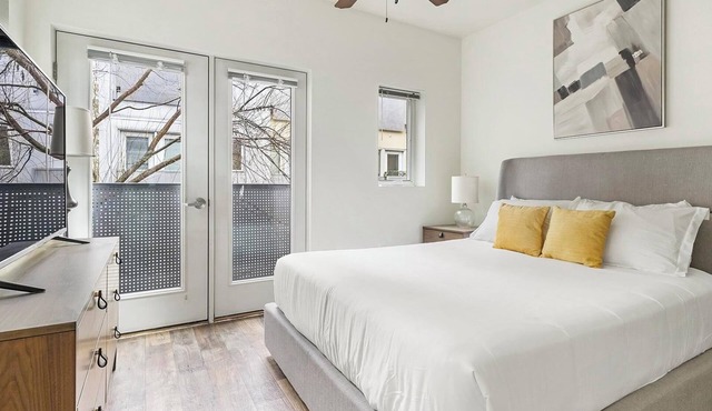 Landing | Stylish Studio, Courtyard, Gym
