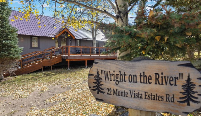 Large Cabin "Wright on the River" 5 Star-Riverfront-WIFI-Firepit-Large Deck-Mountain Views