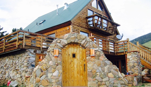 Large Mountain Cabin Near Angel Fire & Red River - 6+ Bedrooms - On 100 Acres