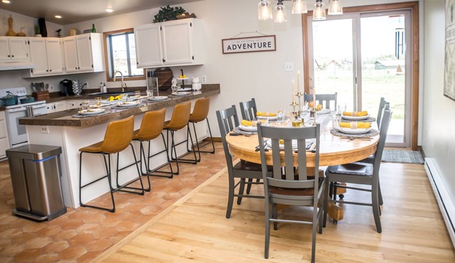 Large Private Ranch, Dog Friendly, Hot Tub, Pool Table, Week and Month Discounts