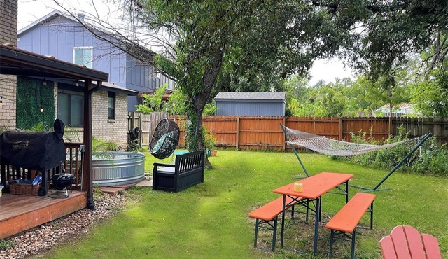 Large Yard, Deck + Stock Tank Pool