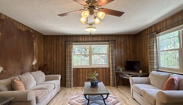 Last Minute Discount! Peaceful Home in NE Heights Views, Trails in the Foothills