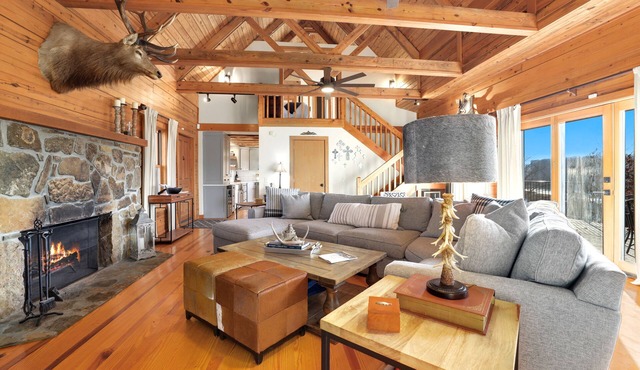Log Home on Beaver Lake, Big Views, Big Fun!