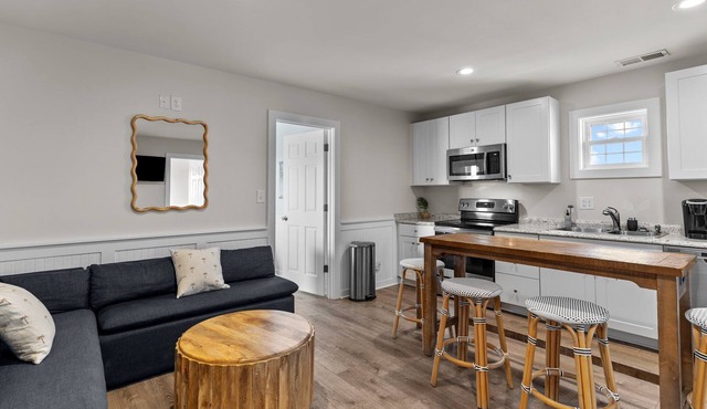 Loggerhead Inn & Suites - Two King Cottage in hotel in Surf City, North Carolina