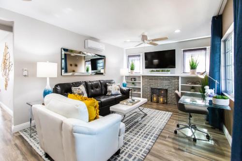 Long Beach Duplex King Bed Pet Friendly Nurses Surgeon Business Travelers Near St Marys Medical Center & Downtown in Long Beach