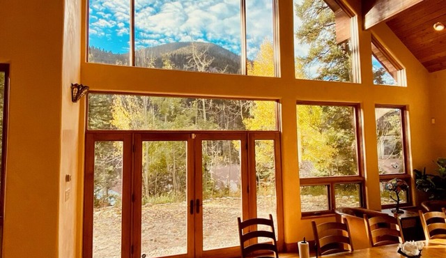 Lorelei's Black Diamond Lodge