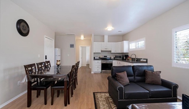 Los Angeles Retreat Close to Hotspots