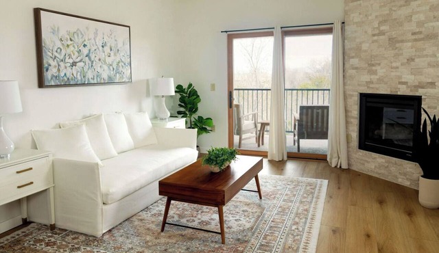 Lotus Suite newly remodeled furnished 2bed 2bath apartment near the hospital