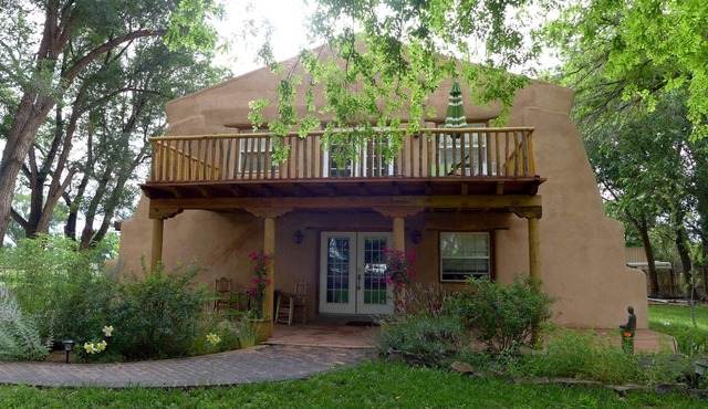 Lovely Artist's Loft/Studio in Rural Setting