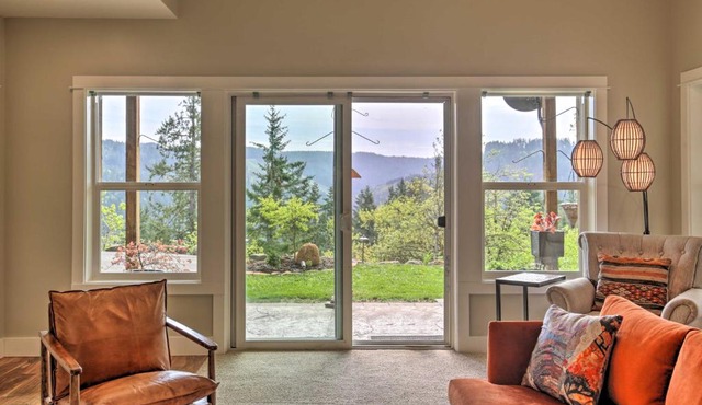 Lovely Canyon View Apartment w/Patio & Yard