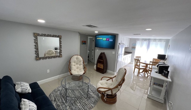 Lovely comfy clean apartment. Close to State parks/beaches/restaurants.