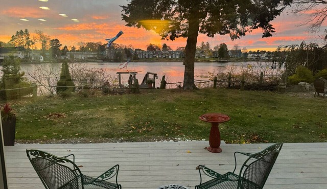 Lovely Home On the Water within Walking Distance Of Town