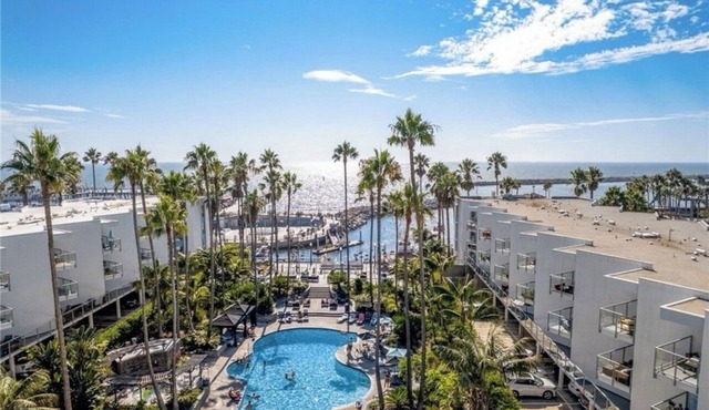 Lovely spacious ocean view 1-bedroom condo.
