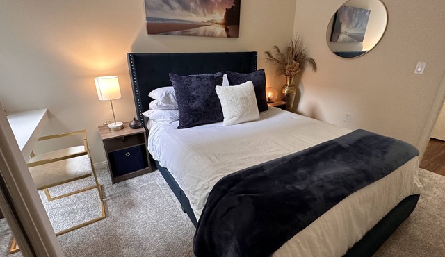 Lush 1 bd Koreatown w/FREE parking & In-Unit laundry