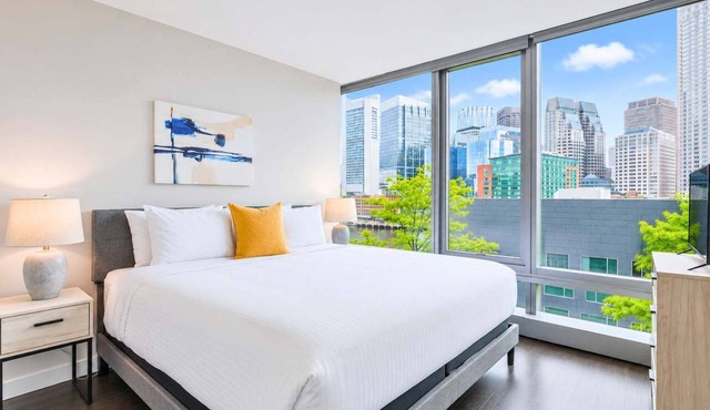 Lux Apt with Pool in Boston Seaport