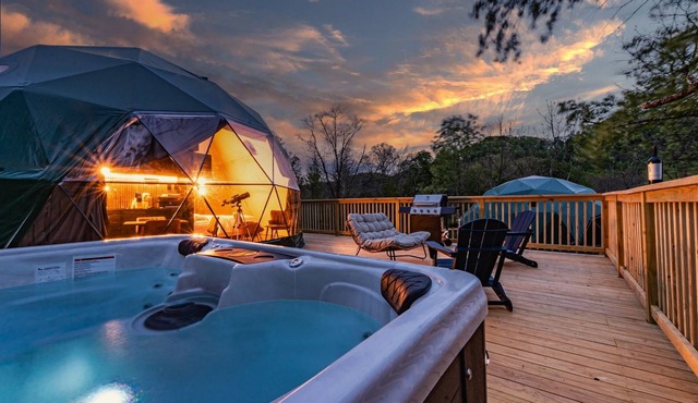 🏕️ Luxe Geodesic Dome Hot Tub & Starlink 5 Min to Hatfield-McCoy