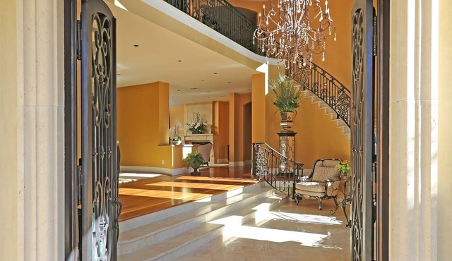 Luxurious Beverly Hills Residence W/Heated Pool, Jacuzzi & BBQ Center