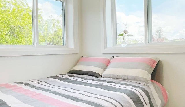 Luxurious & Bright 3BD House Near UBC, Beach and DT