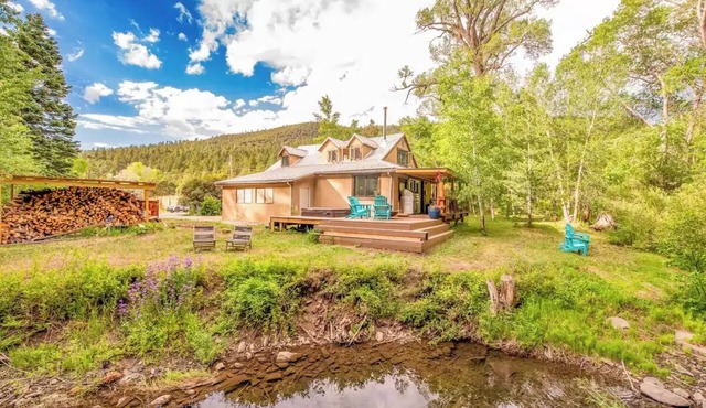 Luxurious Log Cabin on a River