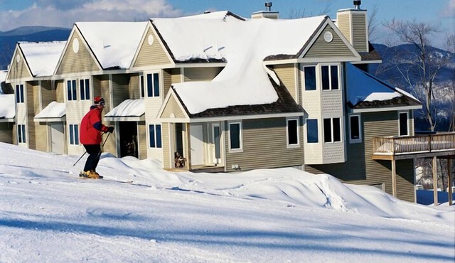 Luxurious Slope side Ski-in Ski-out Locke Mountain Townhouse Sunday River