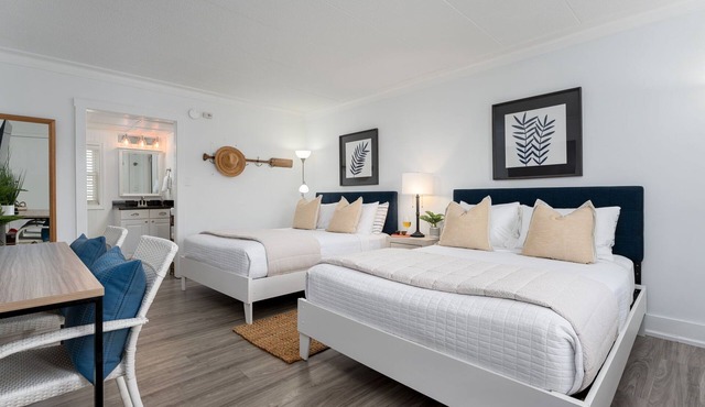 Luxurious -Wrightsville Beach - Pool, quiet end-unit, nearby dining and marinas!
