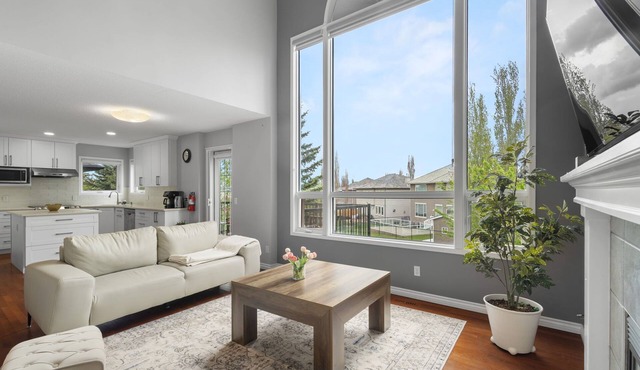 Luxury 4BR | 8 Guests, AC, Garage, Near YYC&Banff