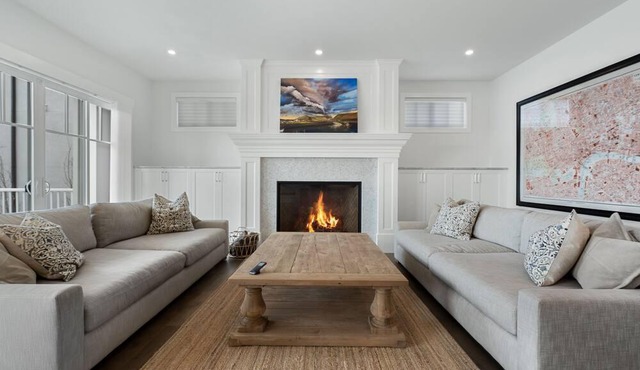 Luxury 5 Bedroom Getaway in Currie Barracks