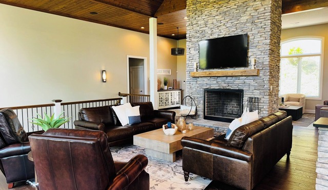 LUXURY 6 Bed/6Bath in Big Creek, Guest House, Private Dock, Golf Cart, Sleeps 22