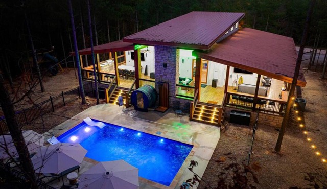 Luxury Broken Bow Cabin - Private Pool, Pickleball , Sauna & Mini Golf - Sleeps 16 in Broken Bow