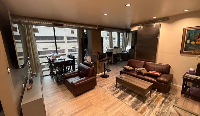 Luxury Downtown Albuquerque Suite Spectacular City and Mountain Views
