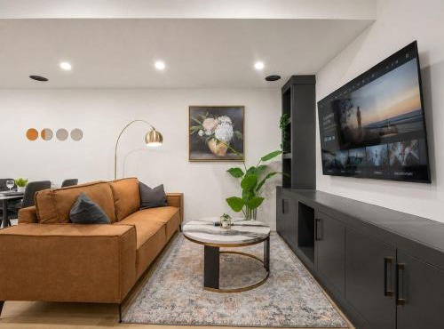 Luxury Guest Suite on Shaganappi