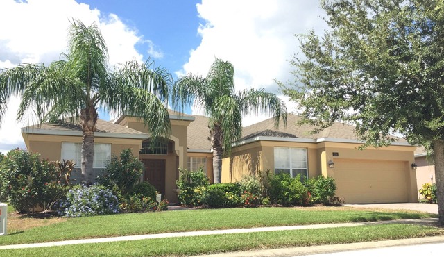 Luxury Home/Pool/Spa/Games Room & Den. Gated Resort Style Community. Golf nearby
