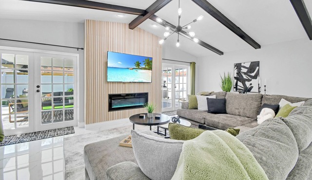 Luxury Oasis - 5 Bedroom - Heated Pool