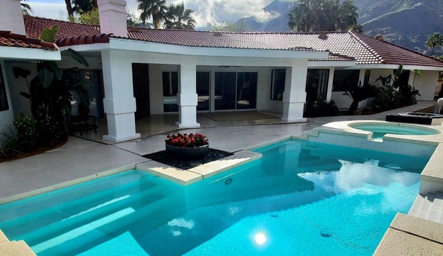 Luxury South Palm Springs 5-BR 4.5 Bath 4500sf Heated Pool Spa Near Golf Hiking