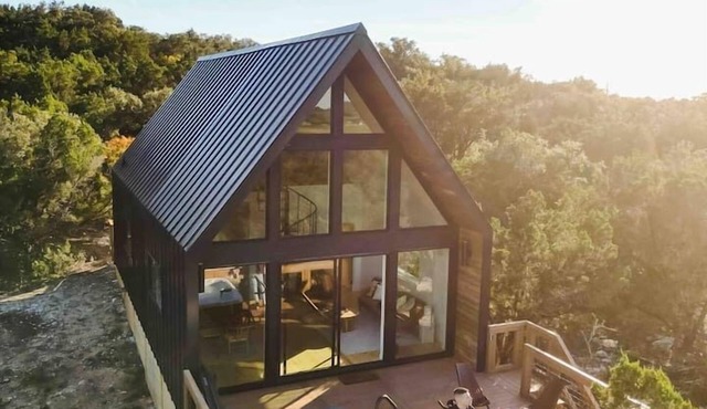 Luxury Treehouse 10mins to Lake, River &Wimberley!